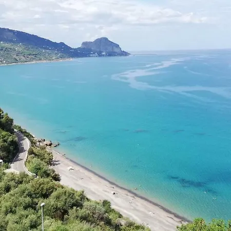 Of Eden Cefalu' Lägenhet